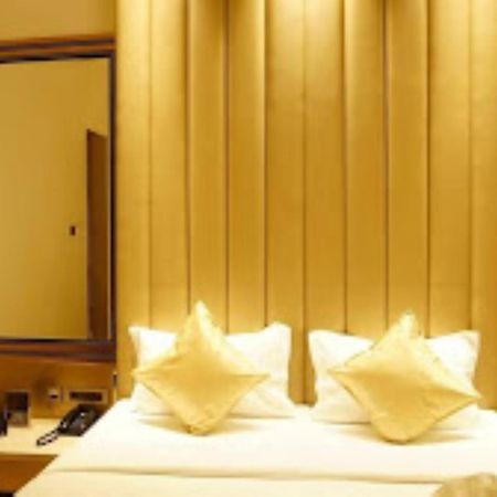 Red Orchid Hotel 坎普尔 外观 照片