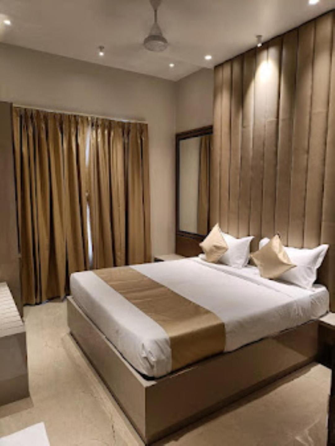 Red Orchid Hotel 坎普尔 外观 照片